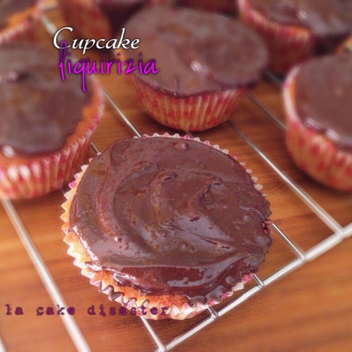 …happy birthday…un mese … cupcake alla liquirizia …