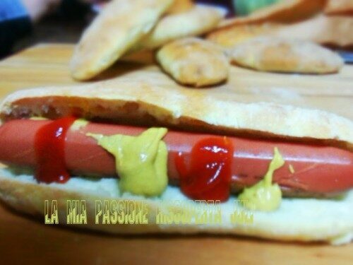 Hot dog wurstel, suino, panini al latte…