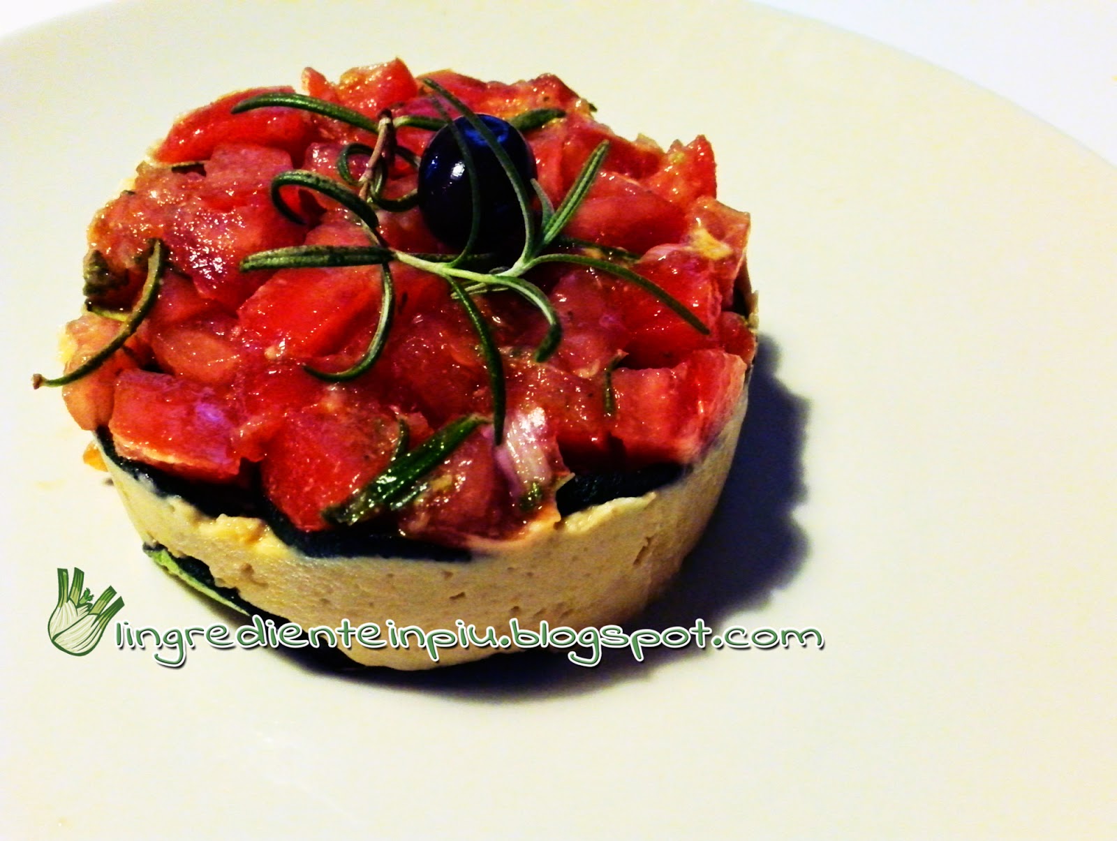 Hummus al cumino con zucchine grigliate e pomodori marinati