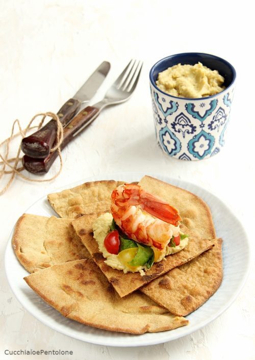 Hummus con avocado e gamberoni