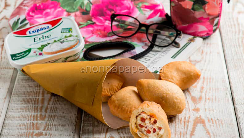 I panzerotti con formaggio, pomodorini appassiti e ‘nduja