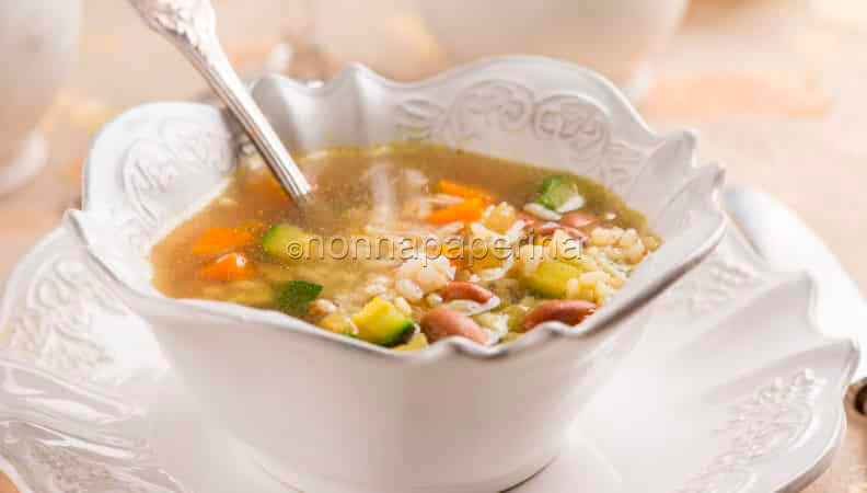 I piatti della salute: minestrone di riso e curcuma