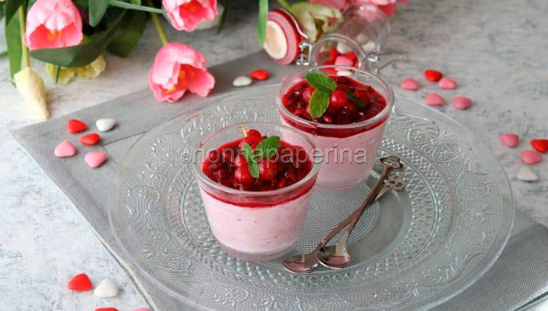 I romantici bicchierini di semifreddo al melograno