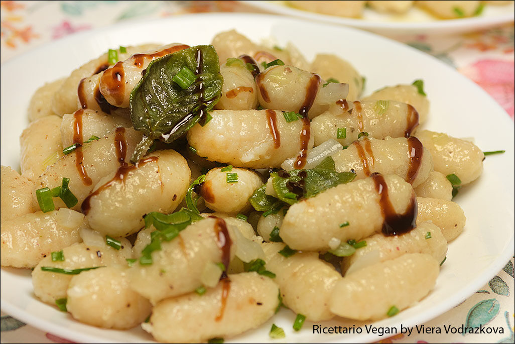 I soliti gnocchi fuorilegge con cipolla fresca