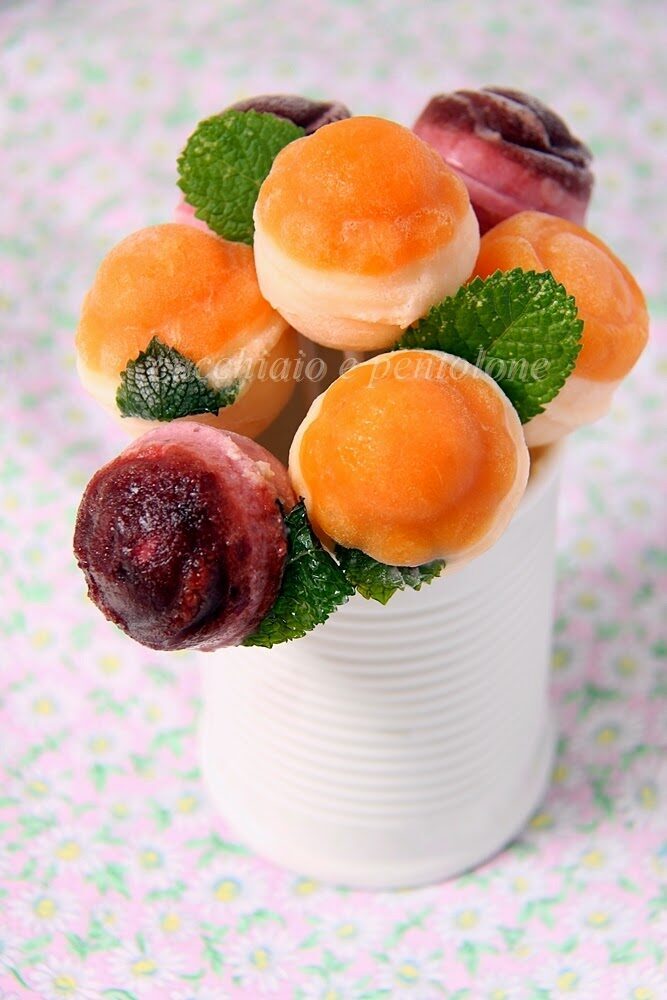 Ice pops allo yogurt e frutta