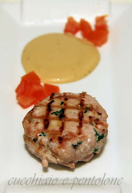 Idea antipasto per la vigilia, hamburger di tonno con maionese alla soja