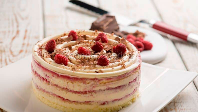 Il buon tiramisù allo zabaione, champagne e lamponi