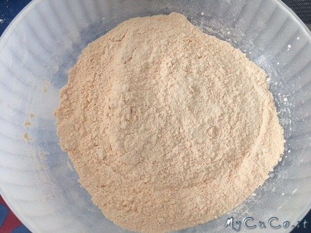 Il cuco e la preparazione di farine di legumi fatte in casa