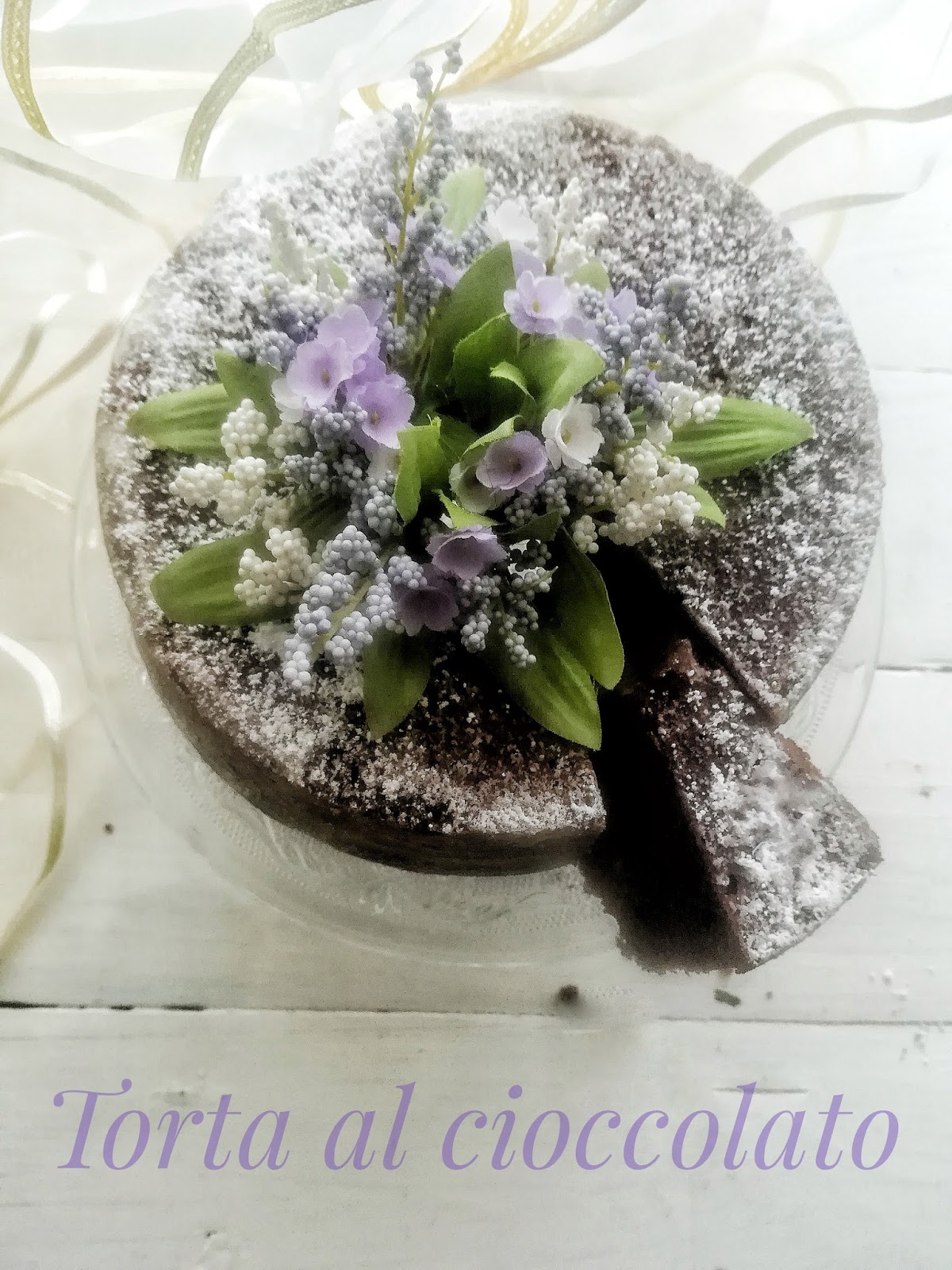 Il segreto per una torta al cioccolato morbidissima e cinque cose che forse non sai