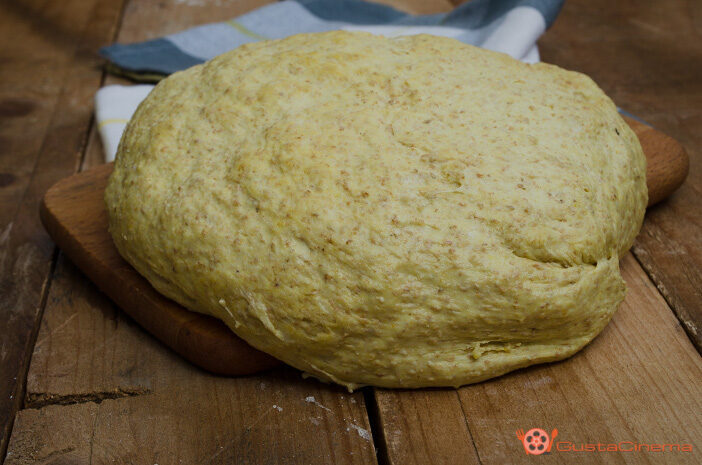 Impasto per la pizza semintegrale alla curcuma