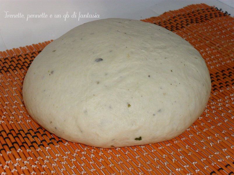 Impasto per pizza con origano e pepe