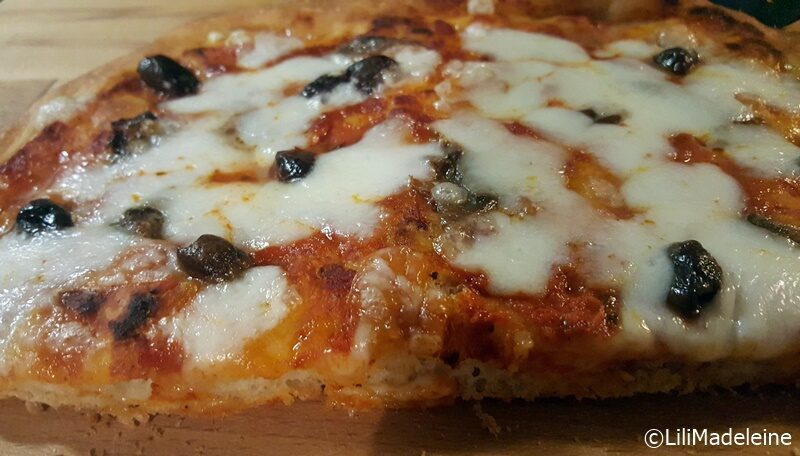 Impasto per pizza in teglia fatta in casa: la ricetta a lunga lievitazione