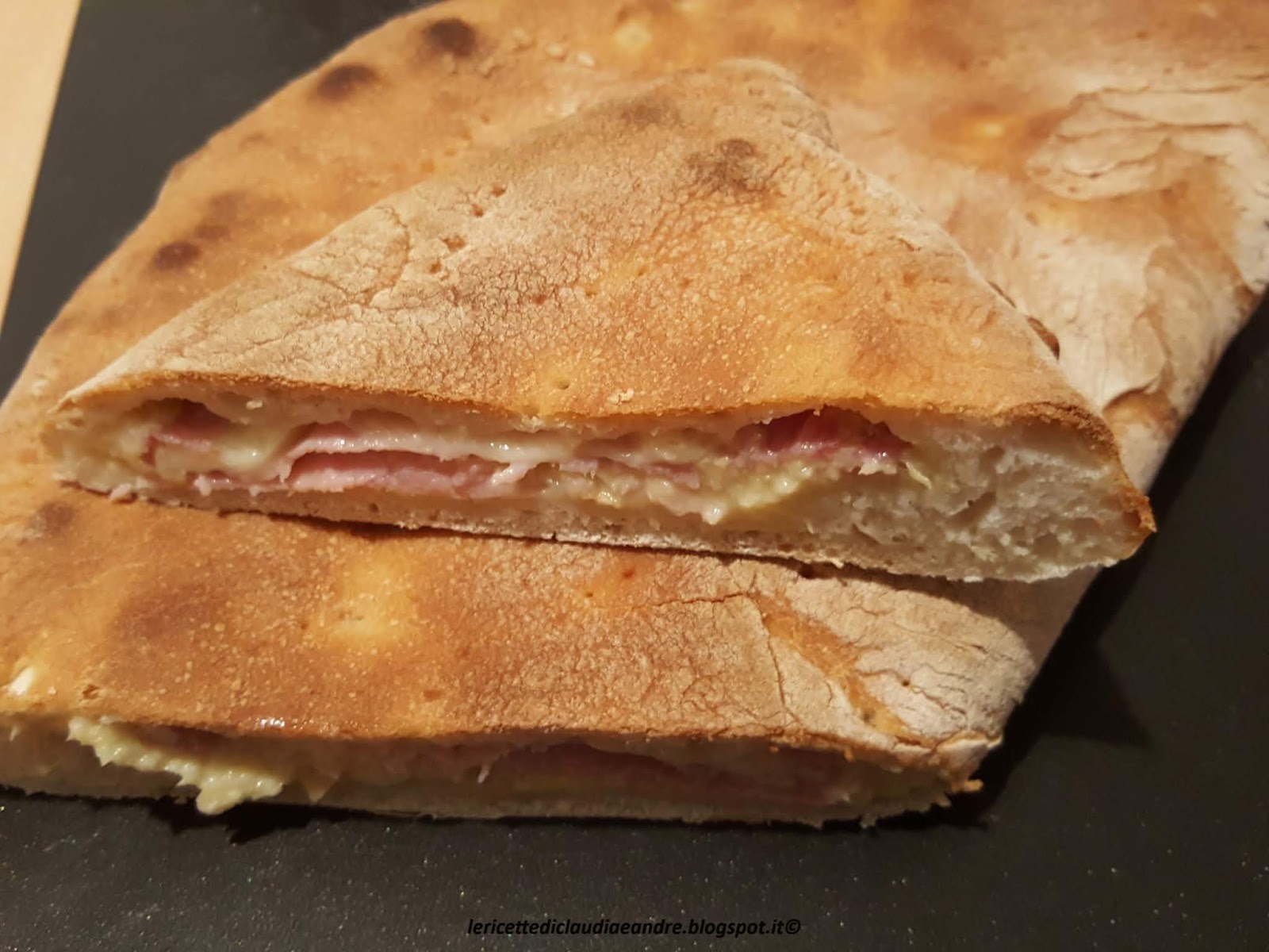 Impasto per pizze e calzone al prosciutto, mozzarella e carciofi
