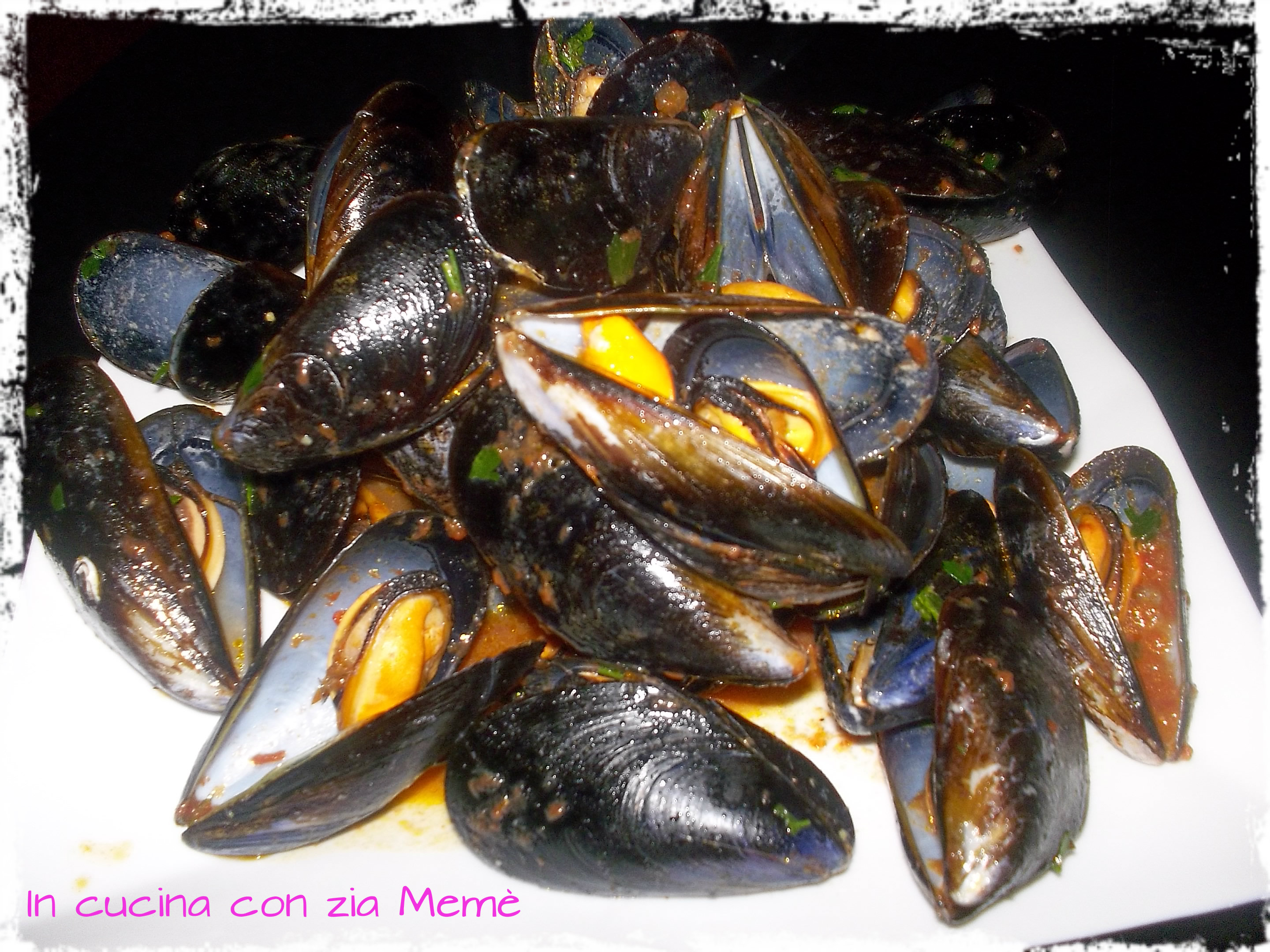 Impepata di cozze al pomodoro