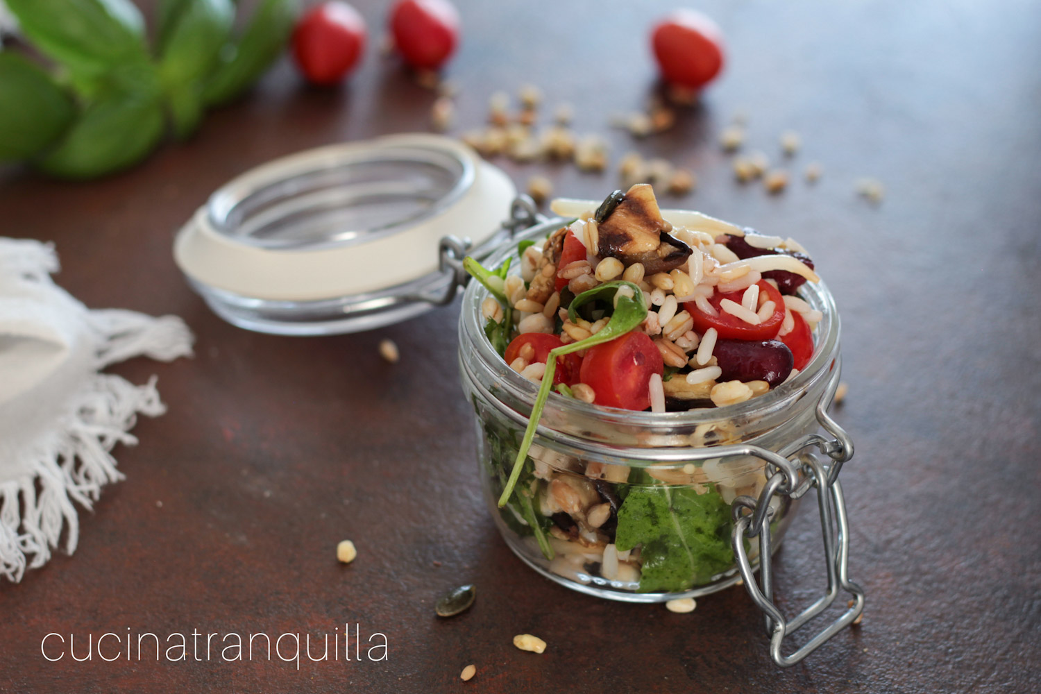 Insalata ai cereali con fagioli rossi