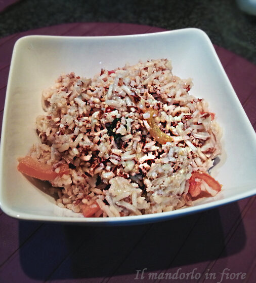 Insalata ai tre risi con tonno pomodorini e taleggio