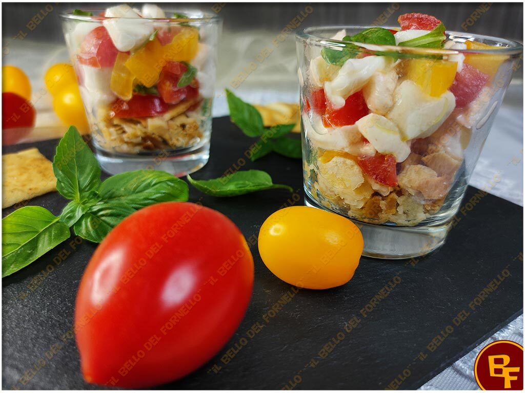 Insalata caprese in bicchiere