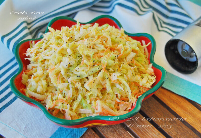 INSALATA COLESLAW (INSALATA DI CAVOLO E CAROTE AMERICANA)