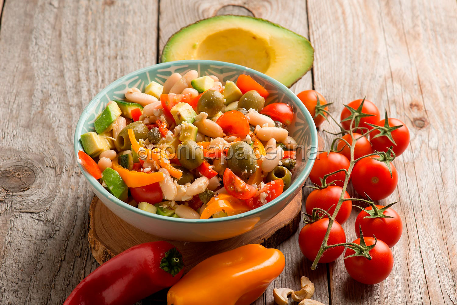 Insalata con cannellini e peperoni, un contorno ricco