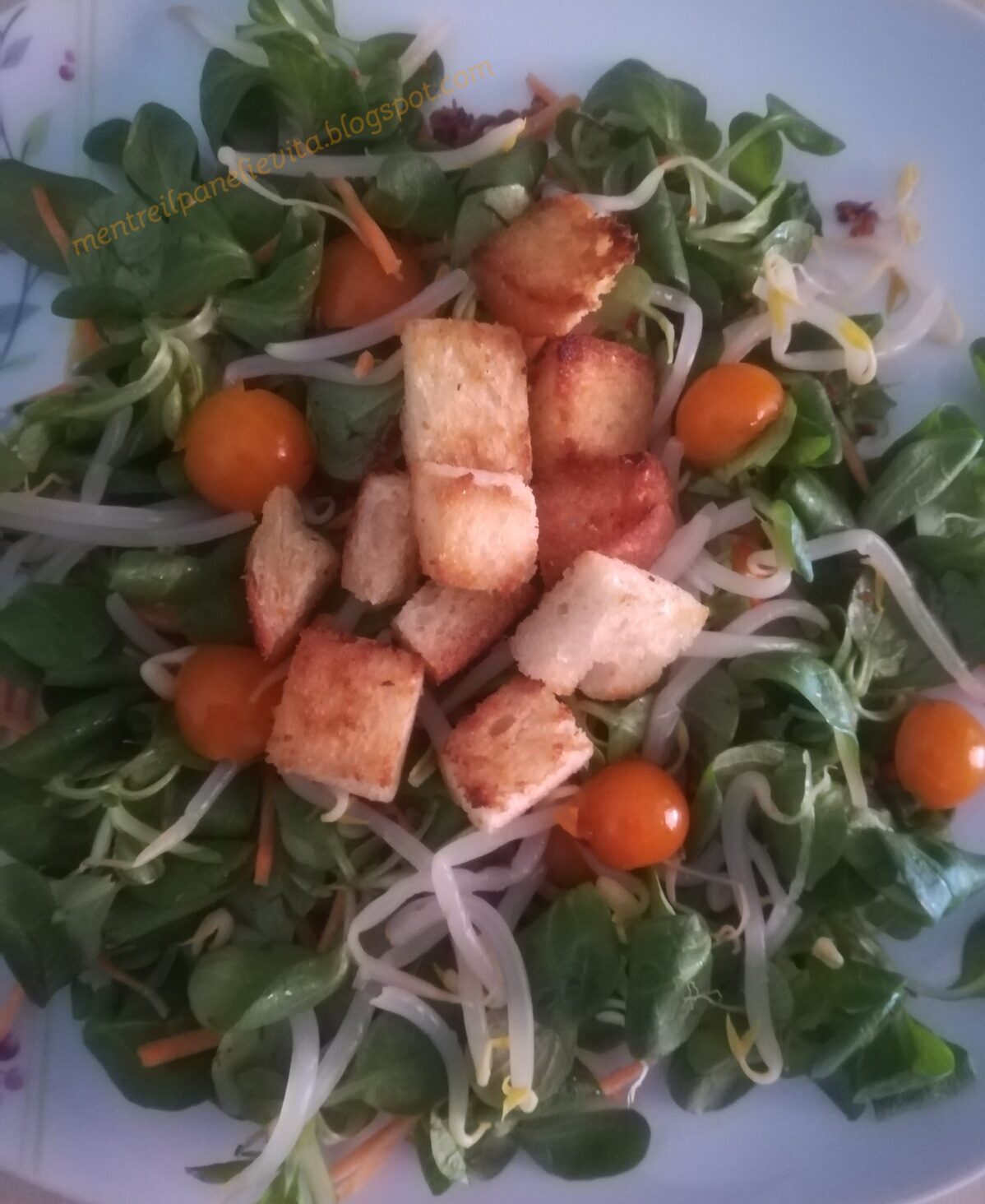 Insalata con cipolle caramellate