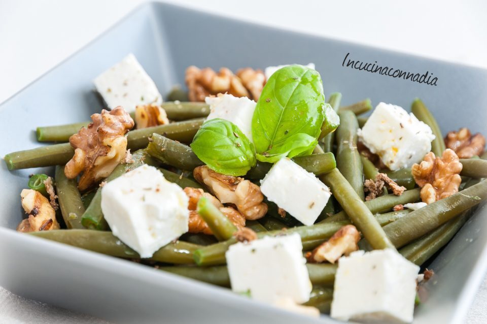Insalata con fagiolini, feta e noci