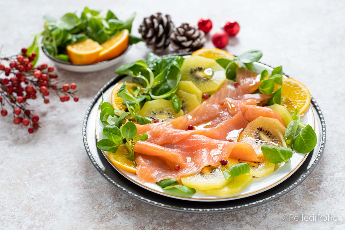 Insalata con salmone affumicato e kiwi