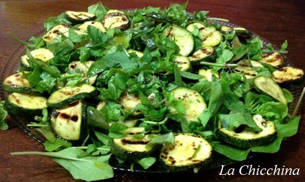Insalata con zucchine e rucola