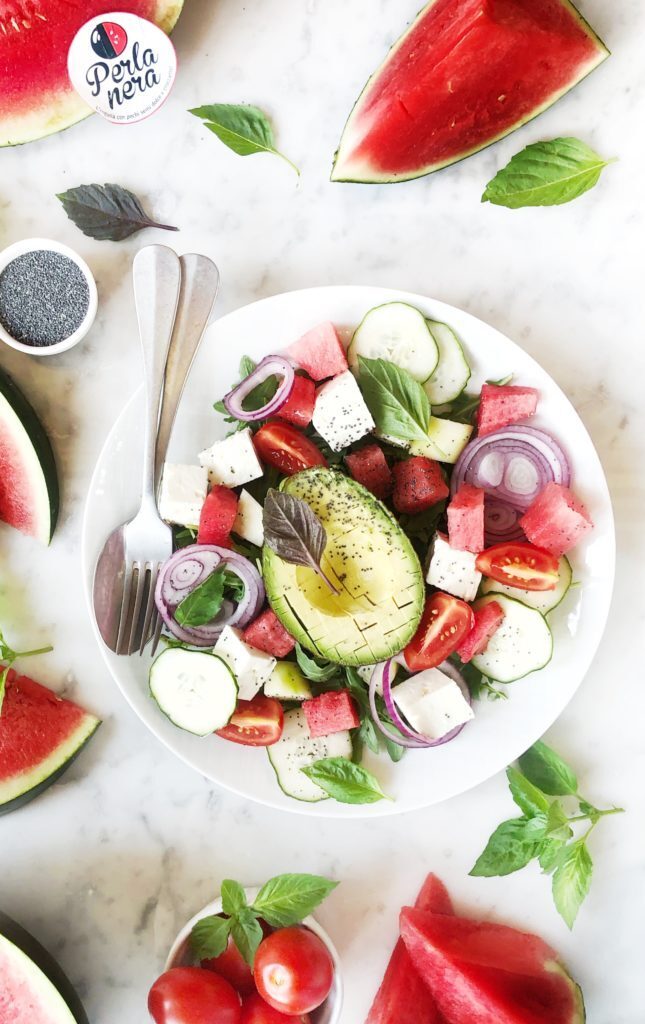Insalata di anguria, cetrioli, avocado e feta