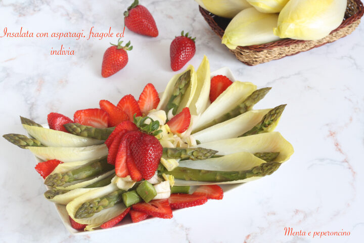Insalata di asparagi, fragole ed indivia