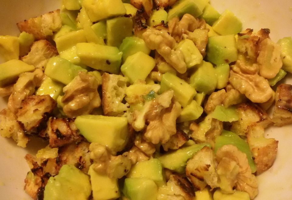 Insalata di avocado e noci