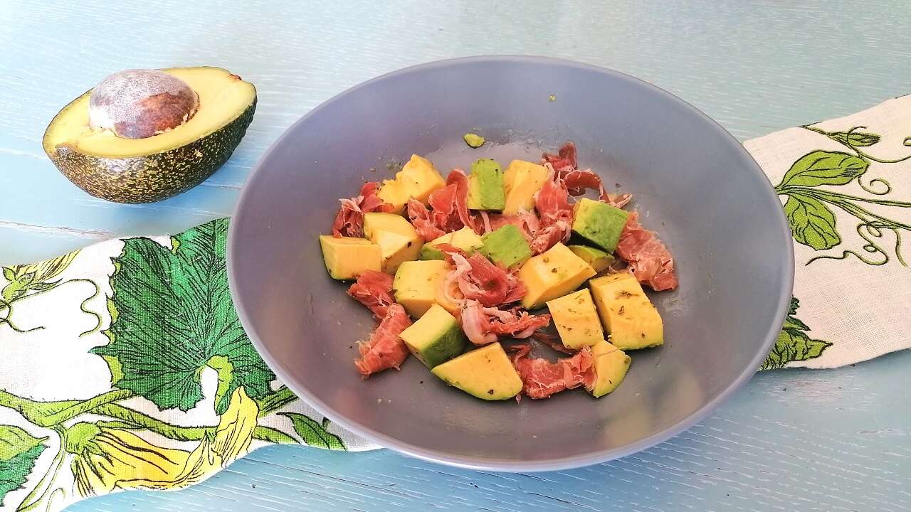 Insalata di avocado e prosciutto crudo: diversa dalle solite