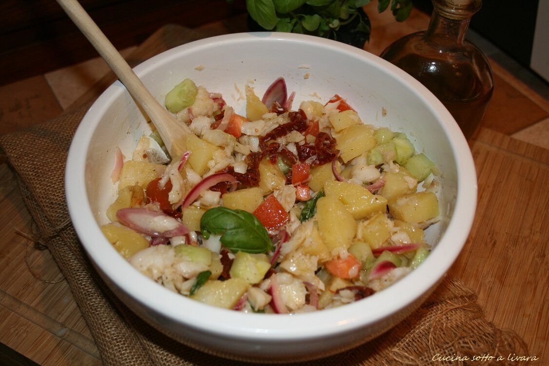 Insalata di baccala , tanta che ne resti un po’ per il giorno dopo quando sara ancora piu saporita..