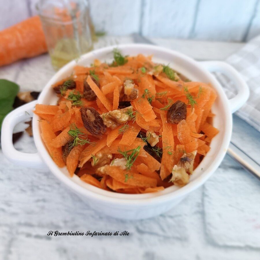 Insalata di carote con noci ed uvetta
