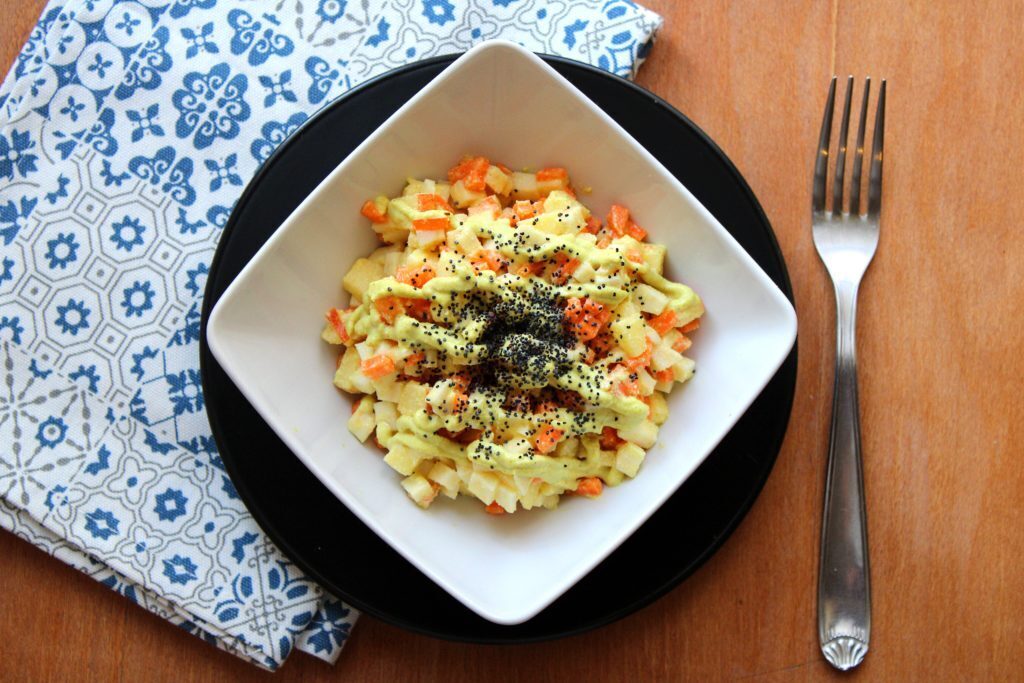 Insalata di carote sedano rapa e mela con maionese di mandorle al curry