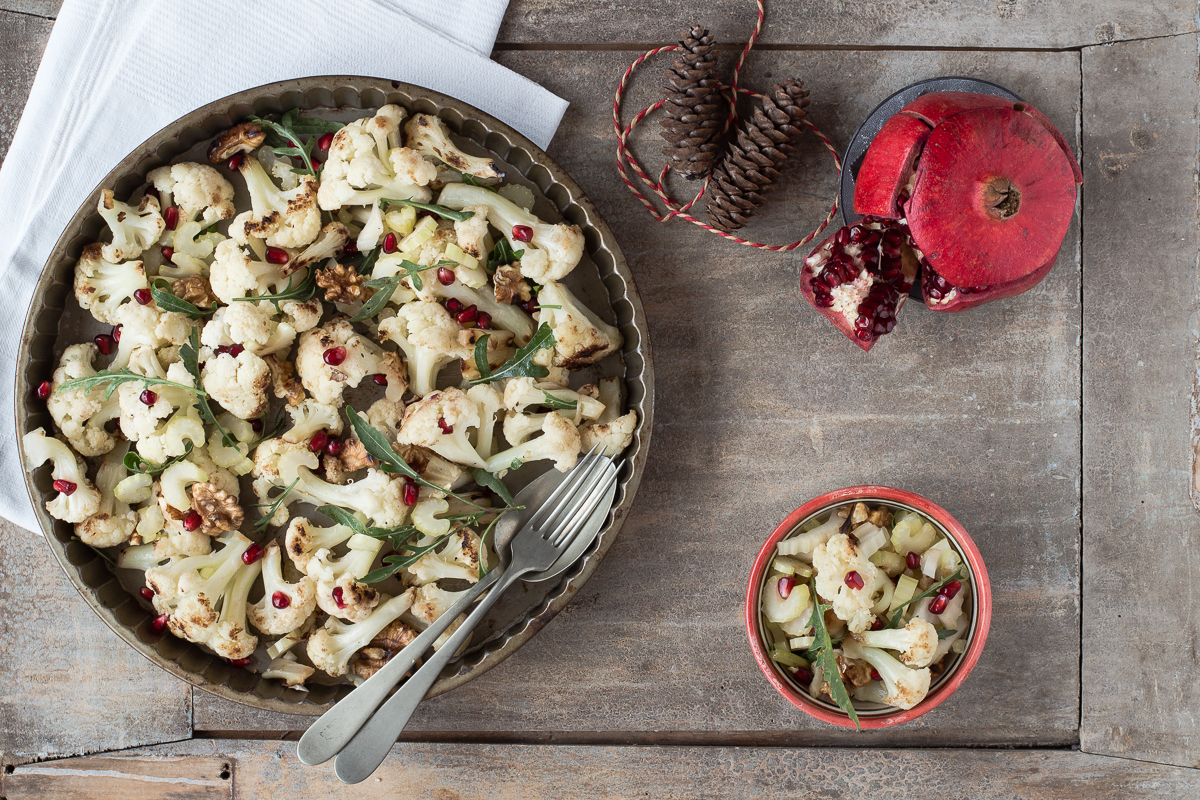 Insalata di cavolfiore arrostito e melagrana