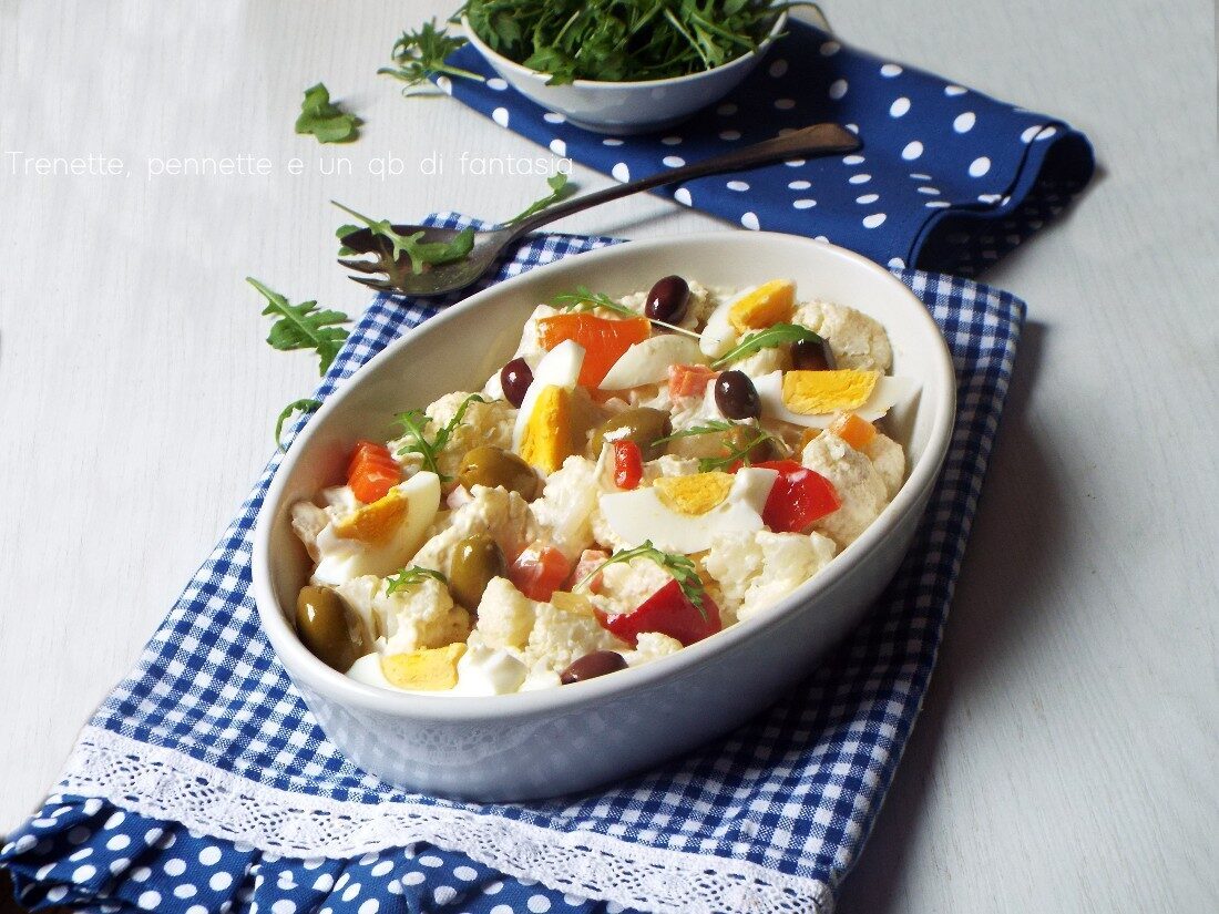 Insalata di cavolfiore con sottaceti e uova