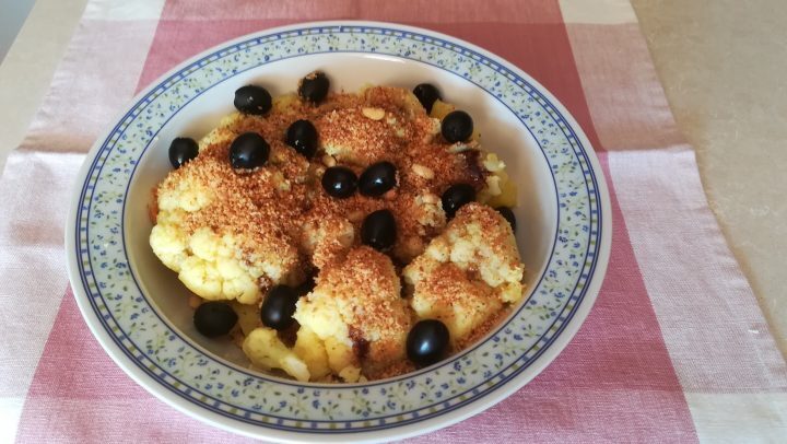 Insalata di cavolfiore e patate alla curcuma