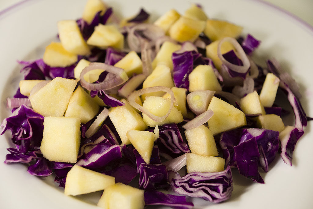 Insalata di cavolo e mele – ricetta veloce