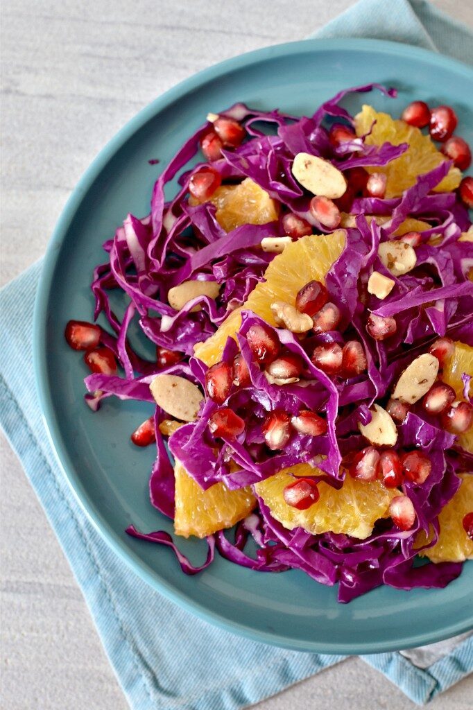 Insalata di cavolo viola, arancia e melagrana