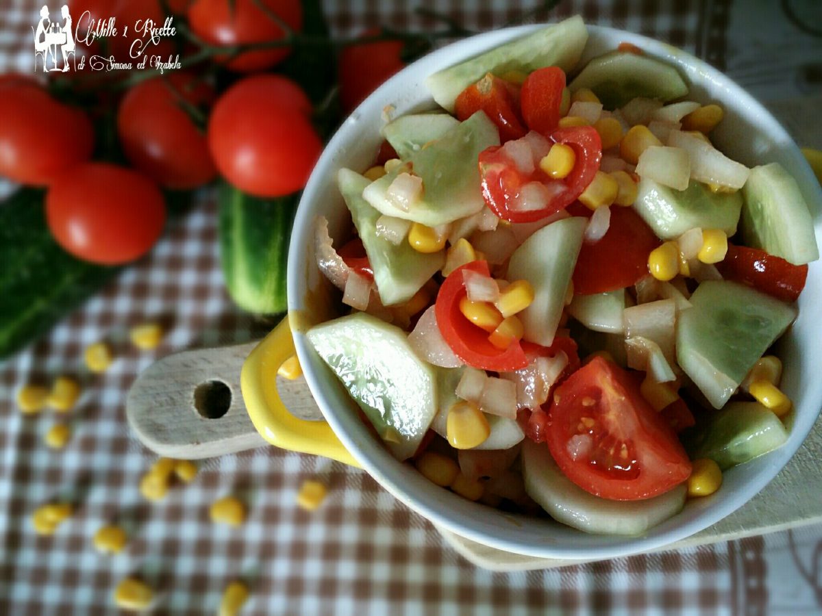 Insalata di cetrioli pomodoro e mais