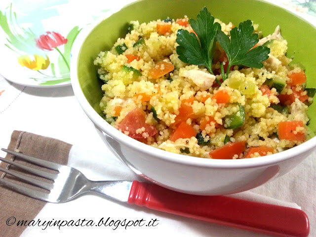 Insalata di cous cous con pollo e verdure