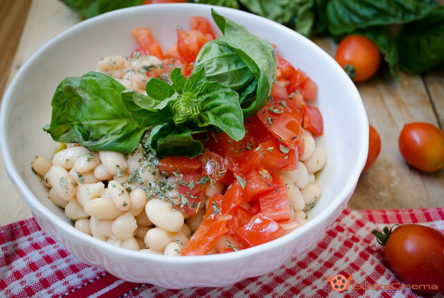 Insalata di fagioli e pomodorini