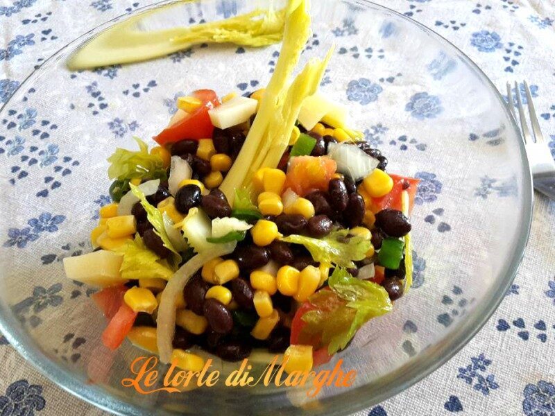 Insalata di fagioli neri con verdure