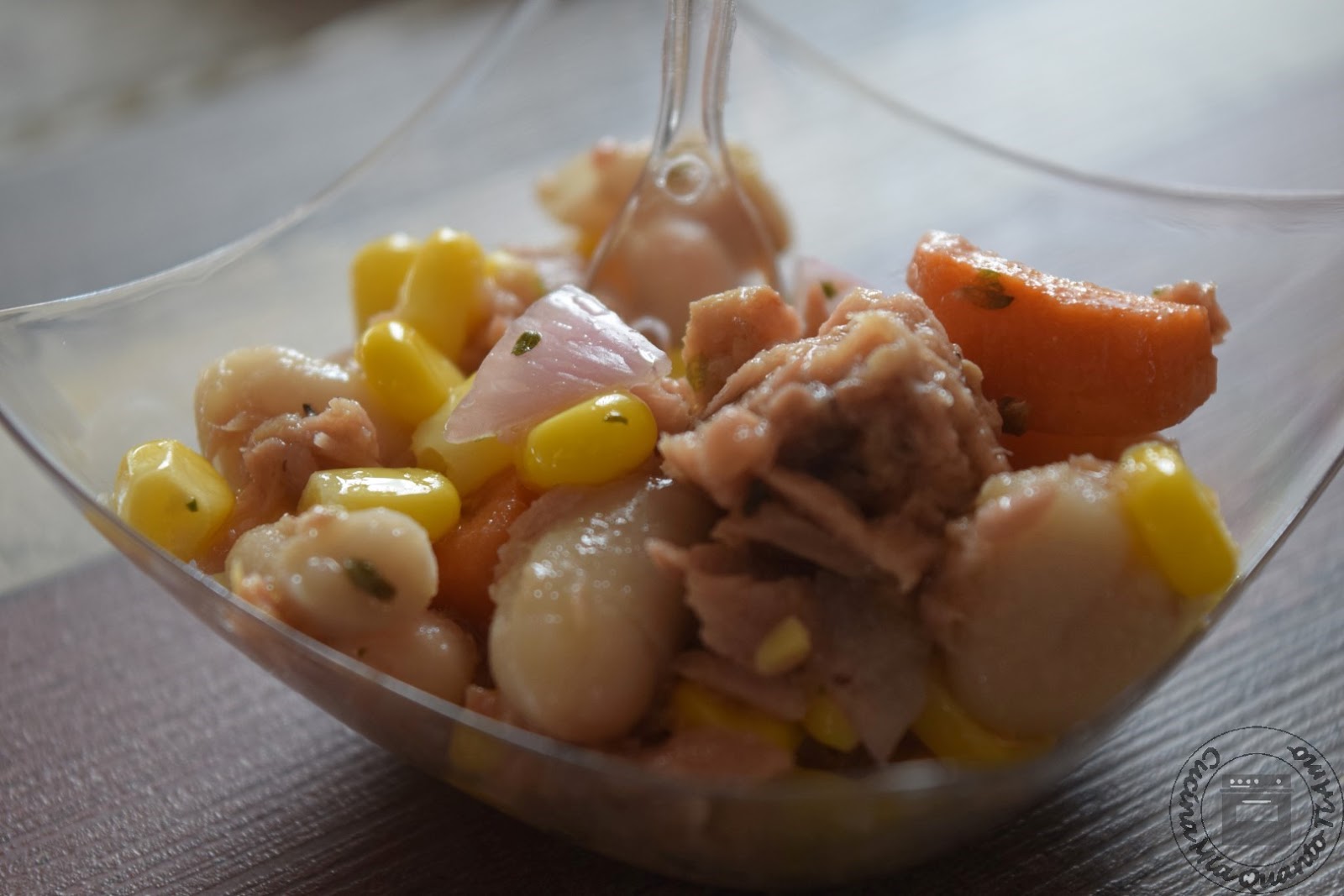 Insalata di fagioli, tonno e cipolla