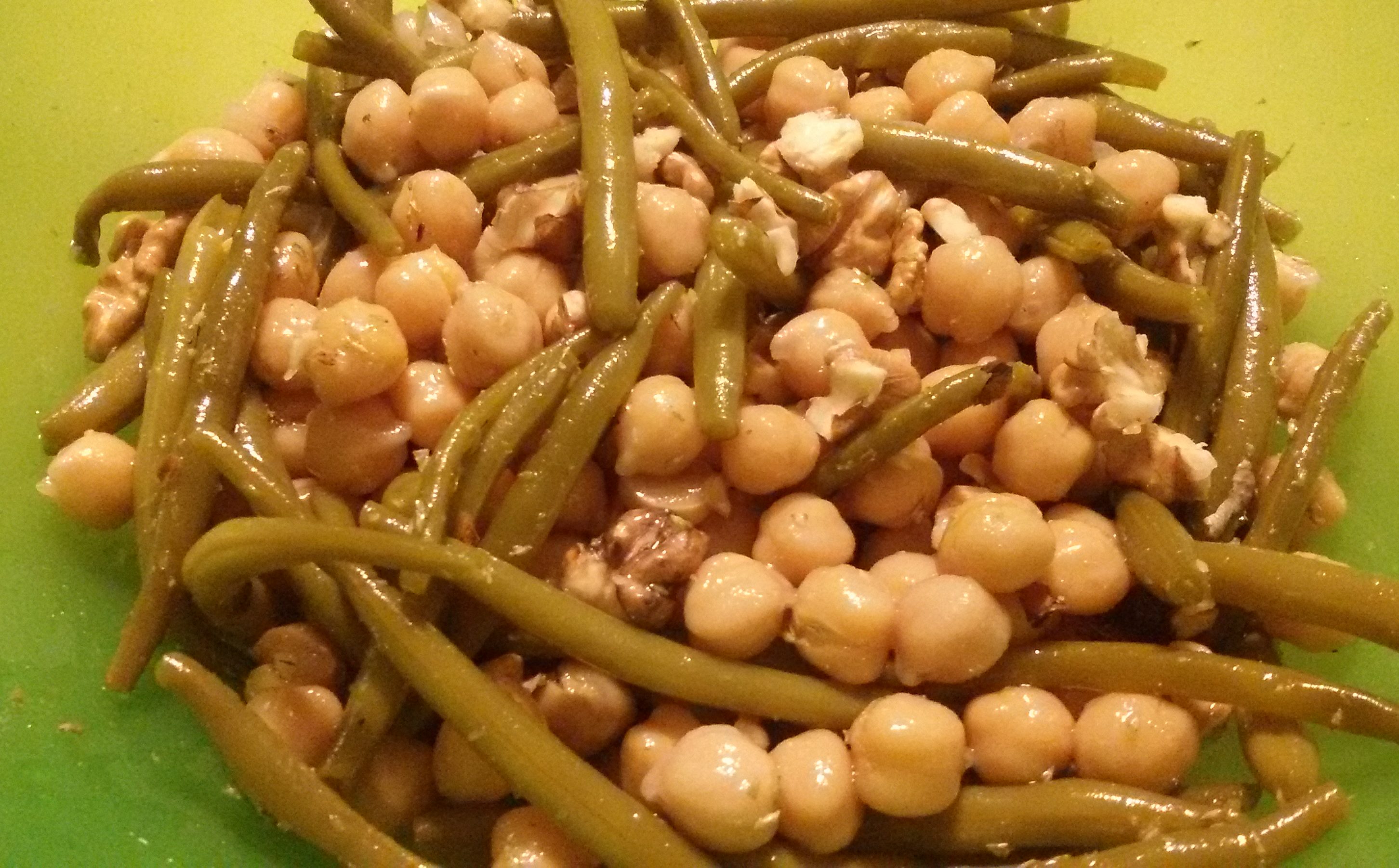 Insalata di fagiolini, ceci e noci
