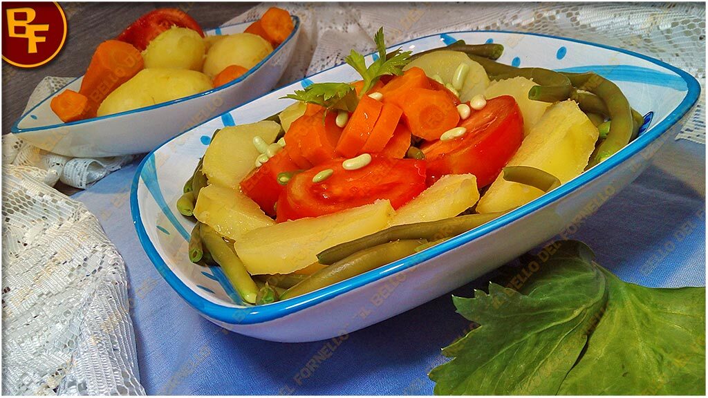 Insalata di fagiolini con patate pomodori e carote