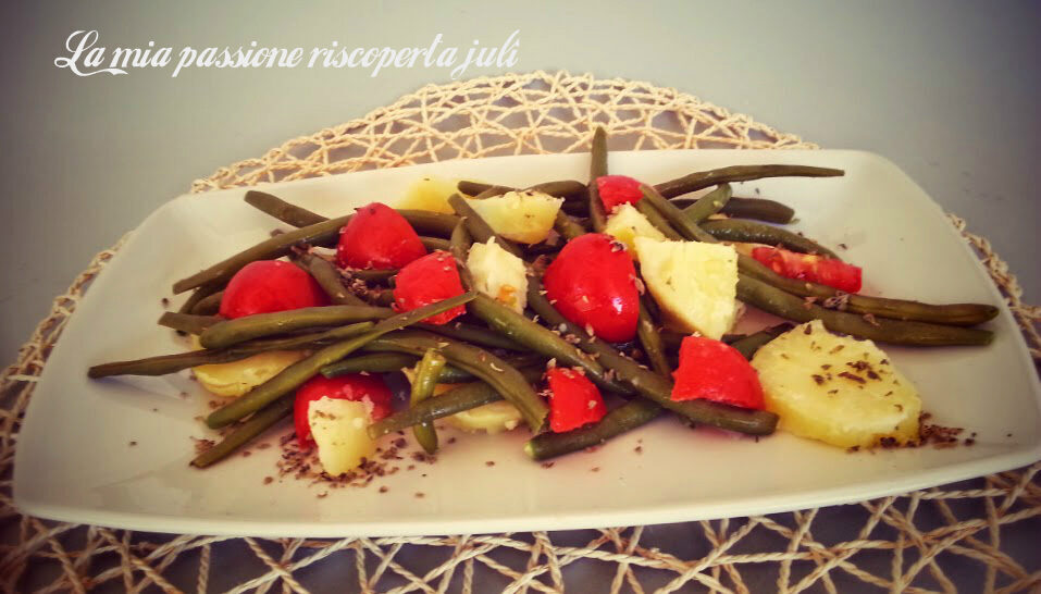 Insalata di fagiolini patate e pomodori cipolla