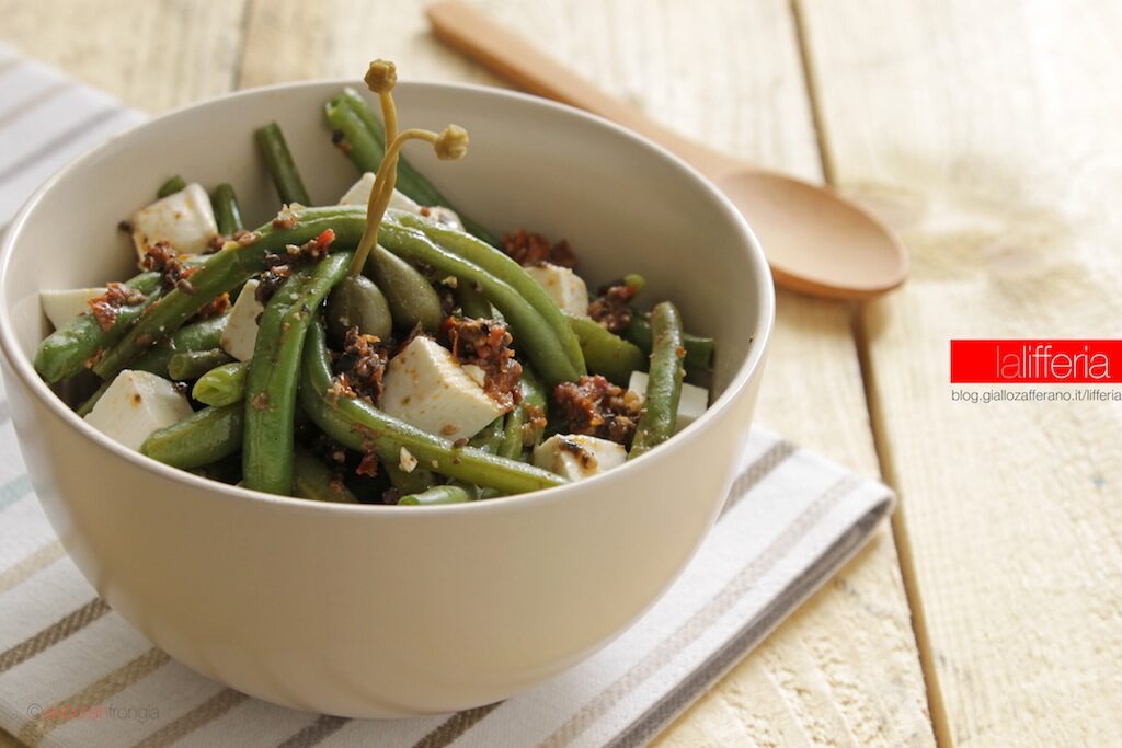 Insalata di fagiolini saporita e gustosa