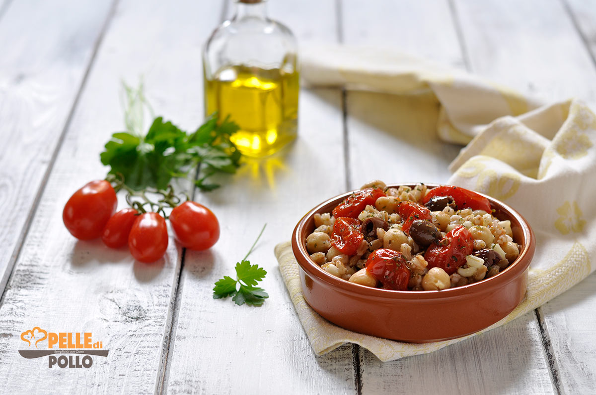 Insalata di farro con ceci e pomodorini