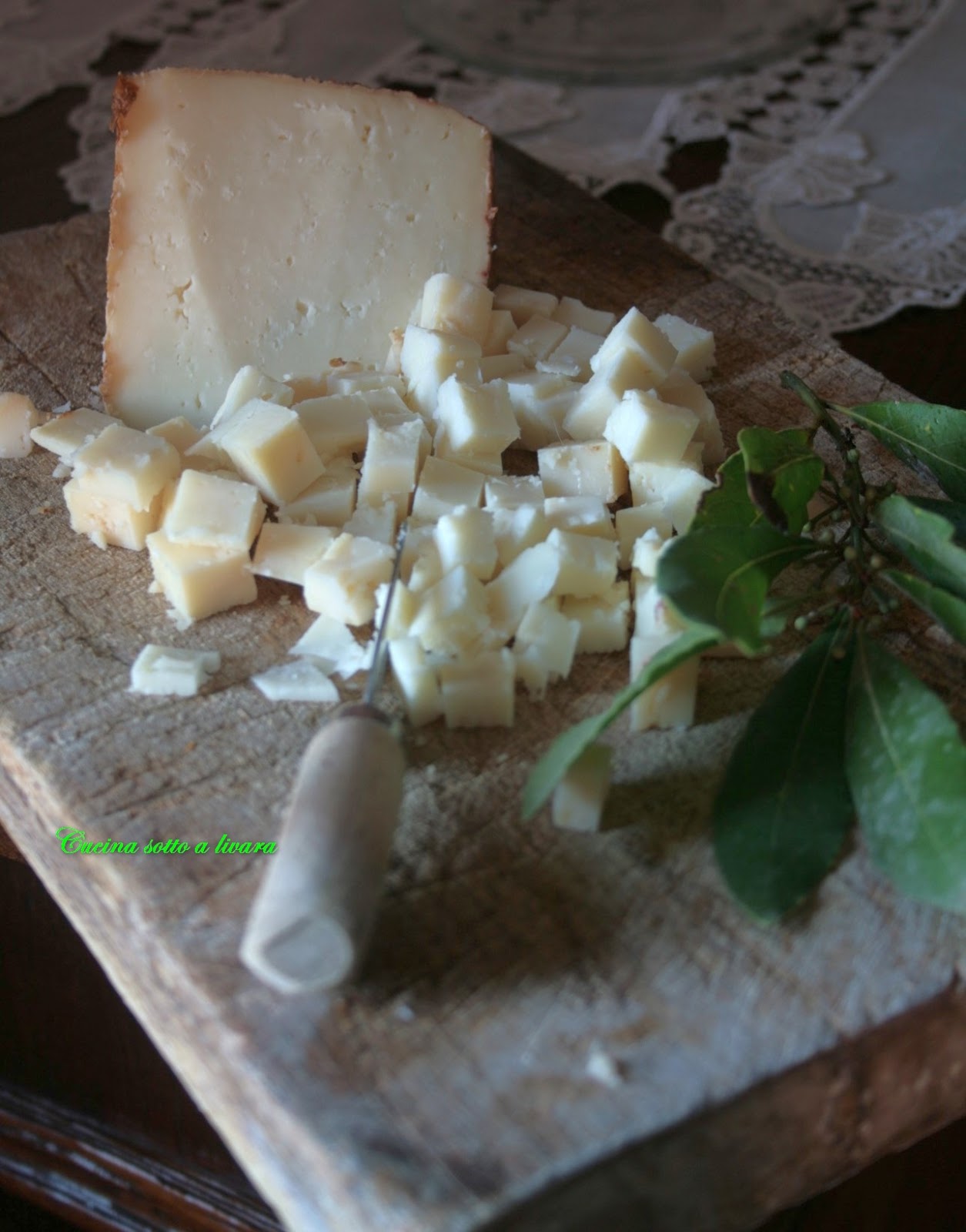 Insalata di farro con cipolle e pecorino toscano